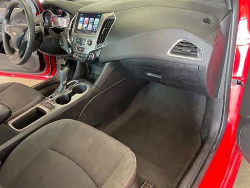 Used 2018 Chevrolet Cruze LT FWD image 20