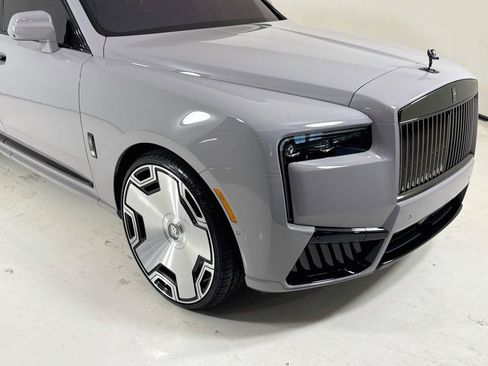 Used 2025 Rolls-Royce Cullinan Black Badge AWD/4WD image 39