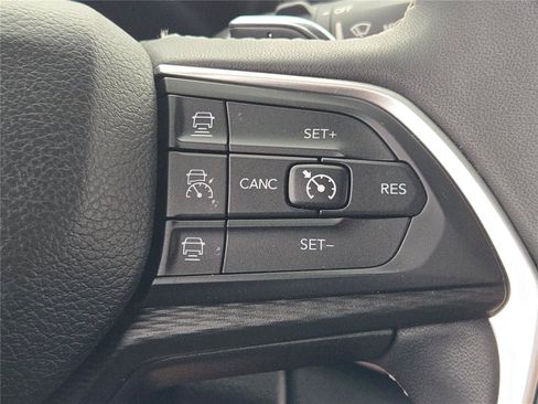 Certified 2024 Jeep Grand Cherokee Laredo RWD image 35
