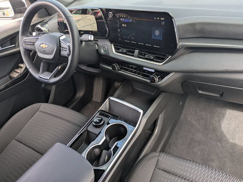 Used 2026 Chevrolet Equinox LT FWD image 30