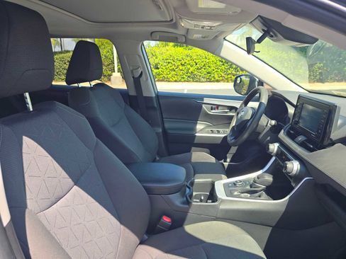 Used 2022 Toyota RAV4 XLE image 10