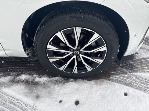 Certified 2024 Volvo XC60 B5 Plus image 14