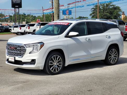 Used 2022 GMC Terrain Denali w/ Denali Premium Package AWD/4WD image 4