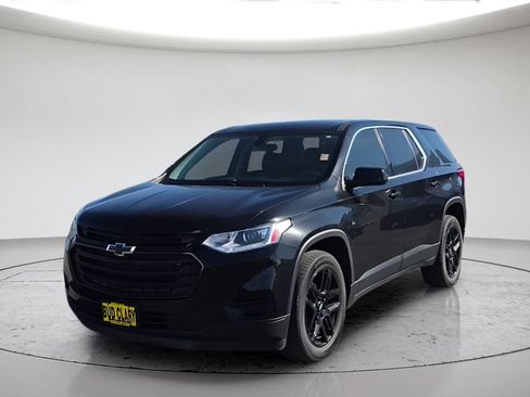 Used 2021 Chevrolet Traverse LS w/ LPO, Blackout Package AWD/4WD image 3
