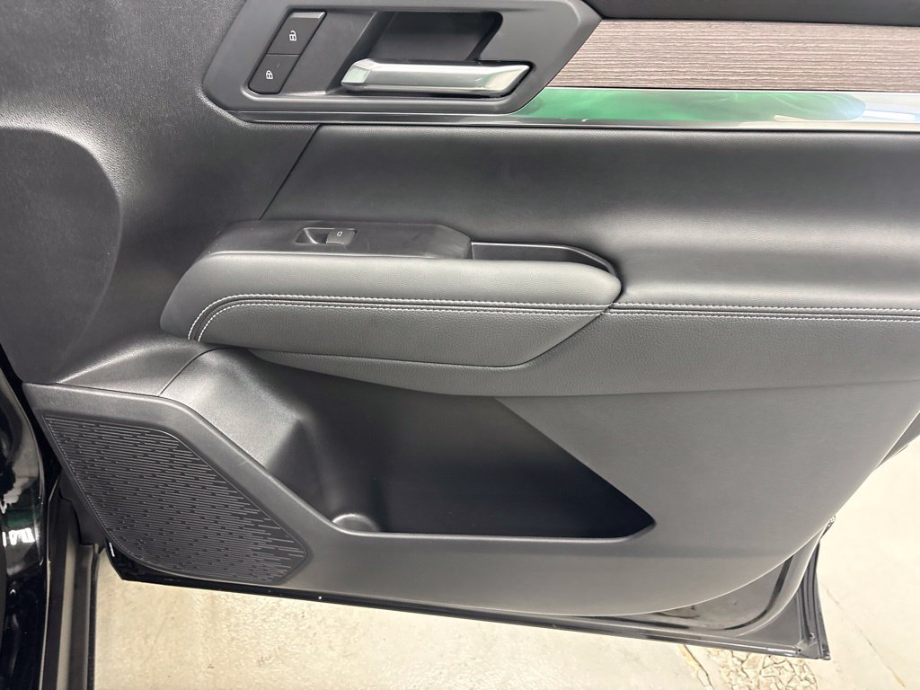 New 2027 GMC Terrain Denali w/ LPO, Floor Liner Package AWD/4WD image 8