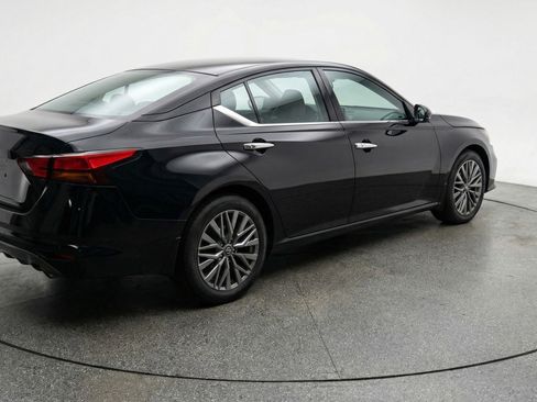 Used 2025 Nissan Altima 2.5 SV image 9