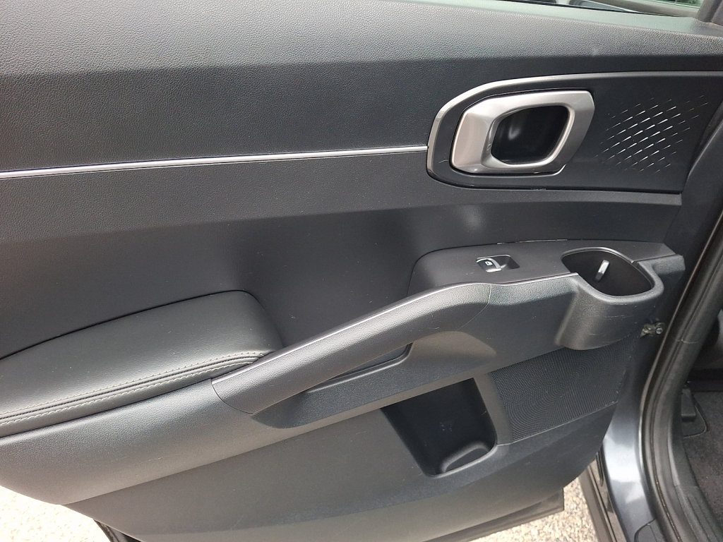 Used 2023 Kia Sorento S w/ Panoramic Sunroof Package FWD image 25