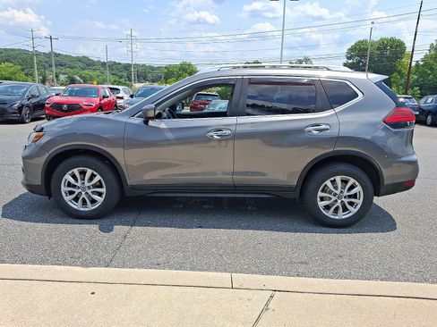 Used 2017 Nissan Rogue SV AWD/4WD image 4