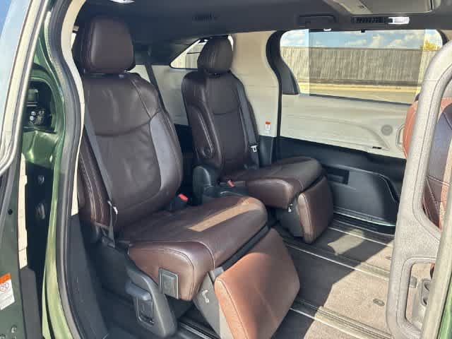Used 2024 Toyota Sienna Platinum AWD/4WD image 22