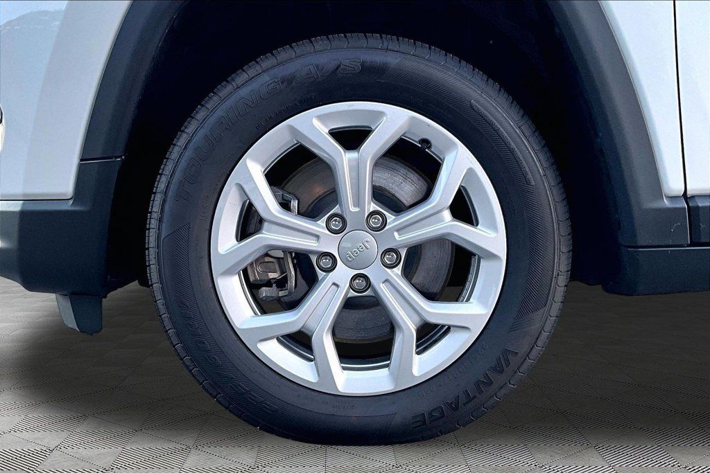 Used 2024 Jeep Compass Latitude AWD/4WD image 23