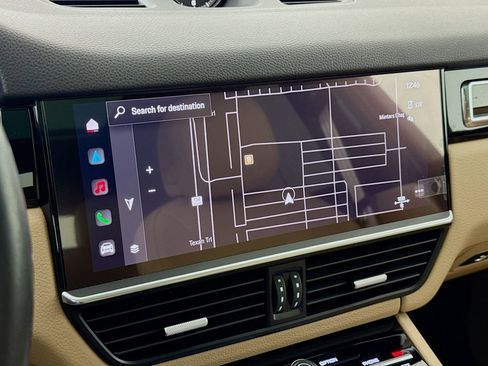 Certified 2023 Porsche Cayenne Platinum Edition image 20