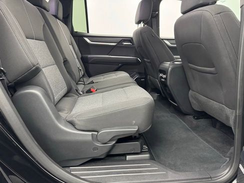 Used 2025 GMC Acadia Elevation image 36