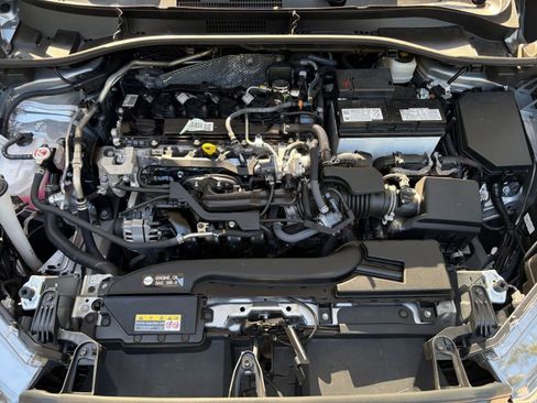 Used 2025 Toyota Corolla Cross LE image 25