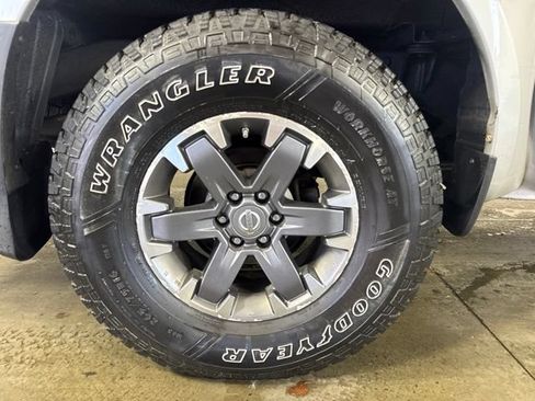 Used 2018 Nissan Frontier PRO-4X AWD/4WD image 11
