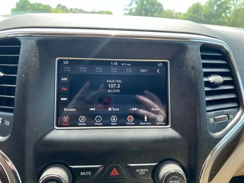 Used 2018 Jeep Grand Cherokee Laredo image 19