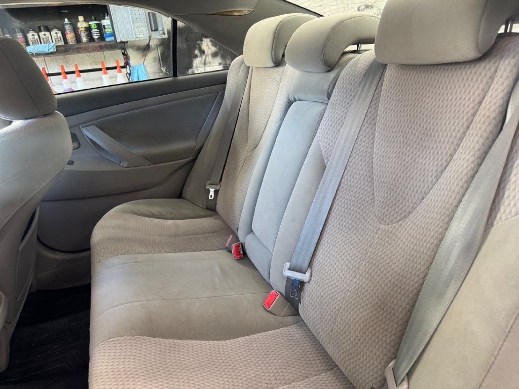 Used 2011 Toyota Camry LE FWD image 19