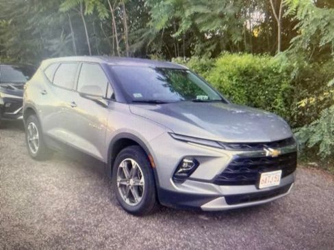 Used 2025 Chevrolet Blazer LT AWD/4WD image 2