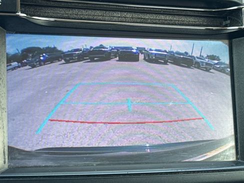 Used 2018 Toyota RAV4 LE FWD image 17