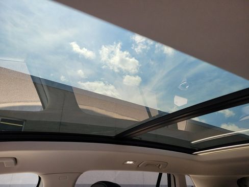 New 2026 Volkswagen Tiguan SE FWD image 21