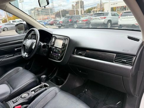 Used 2016 Mitsubishi Outlander SEL image 37