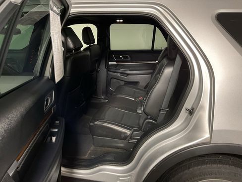 Used 2018 Ford Explorer Limited image 32