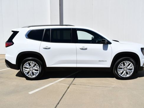 Used 2026 GMC Acadia Elevation w/ Elevation Premium Package FWD image 5