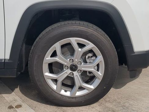 New 2026 Jeep Compass Latitude image 11