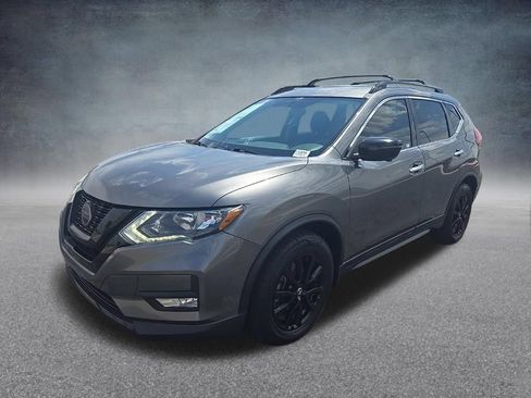 Used 2018 Nissan Rogue SV w/ Premium Package FWD image 8