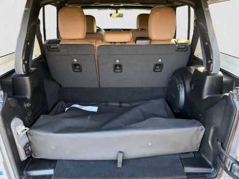 Used 2023 Jeep Wrangler Unlimited Sahara w/ Cold Weather Group image 17