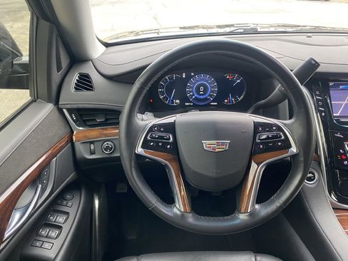 Used 2016 Cadillac Escalade 2WD image 9