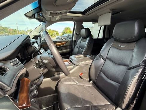 Used 2020 Cadillac Escalade Premium Luxury image 9