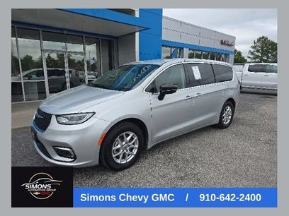 Used 2024 Chrysler Pacifica Touring-L