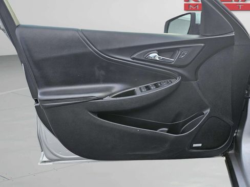 Used 2017 Chevrolet Malibu LT w/ Leather Package image 12