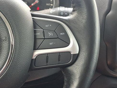 Used 2018 Jeep Renegade Latitude w/ Cold Weather Group AWD/4WD image 20