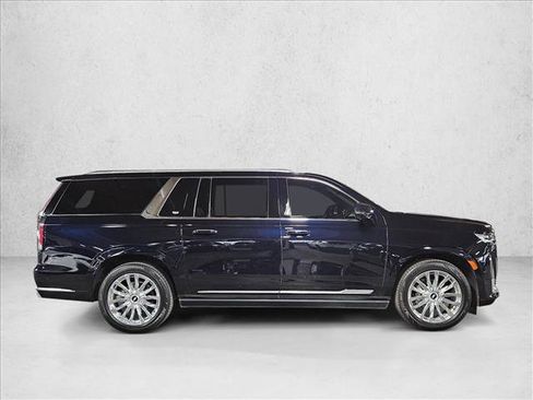 Used 2023 Cadillac Escalade ESV Premium Luxury w/ Performance Package image 4