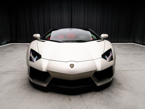 Used 2015 Lamborghini Aventador LP 700-4 image 12