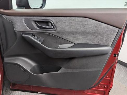 Used 2023 Nissan Rogue S image 22