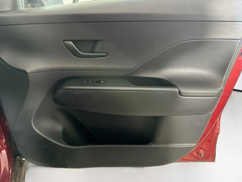 Used 2025 Hyundai Kona SEL FWD image 30