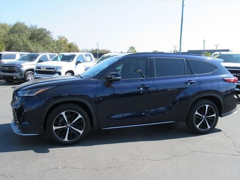 Used 2021 Toyota Highlander XSE FWD image 9