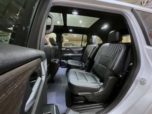 Used 2025 GMC Acadia Denali w/ Super Cruise Package image 19