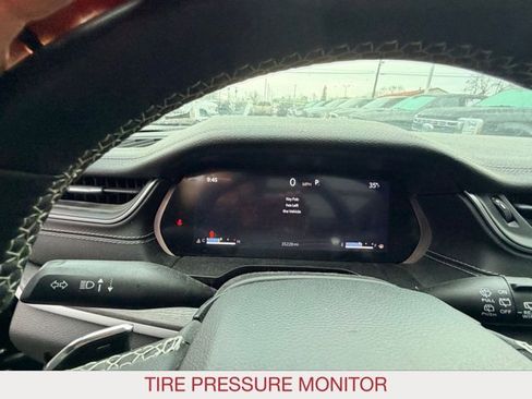 Used 2023 Jeep Grand Cherokee Limited w/ Luxury Tech Group II image 11