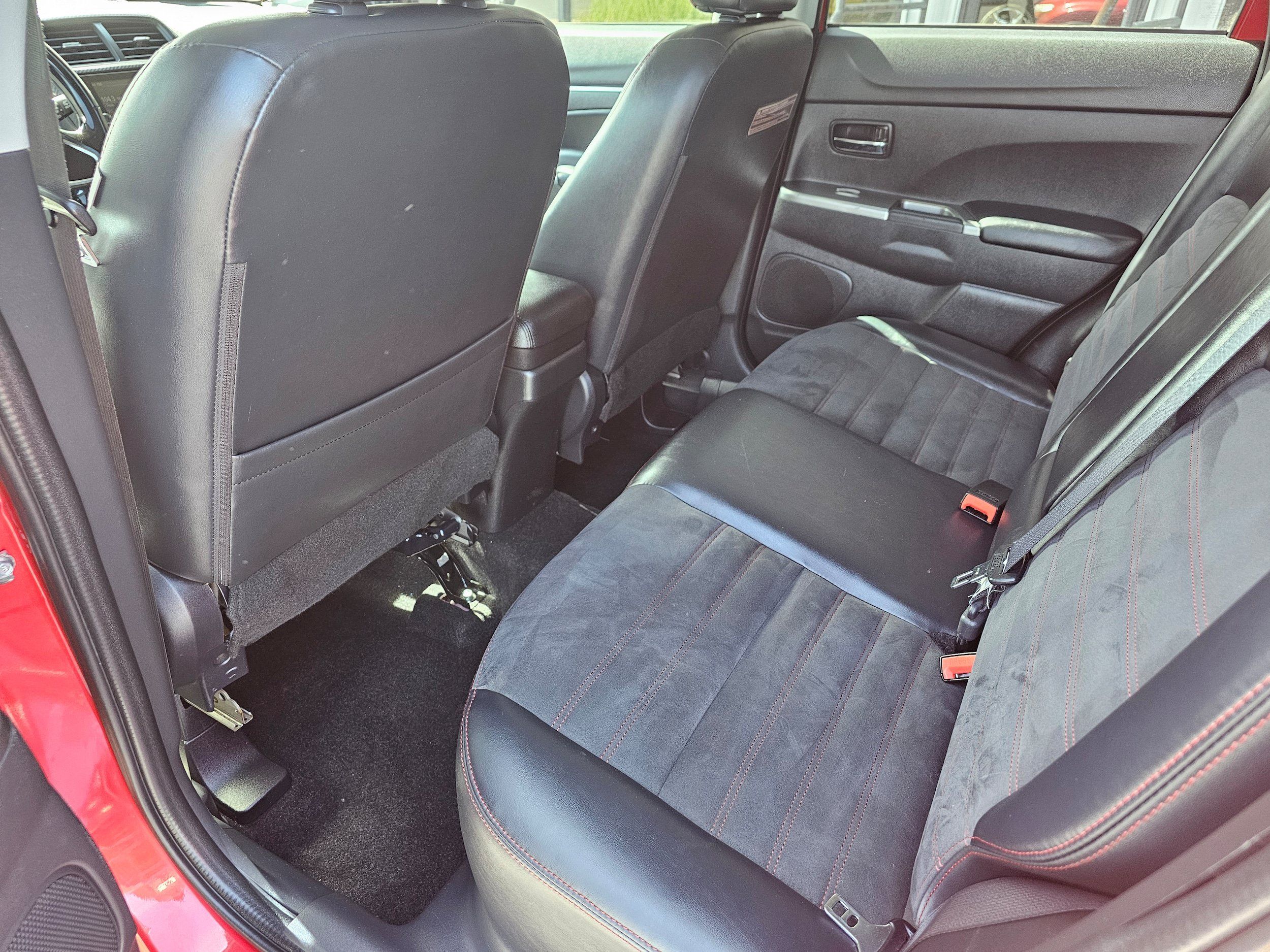Used 2018 Mitsubishi Outlander Sport SE AWD/4WD image 16