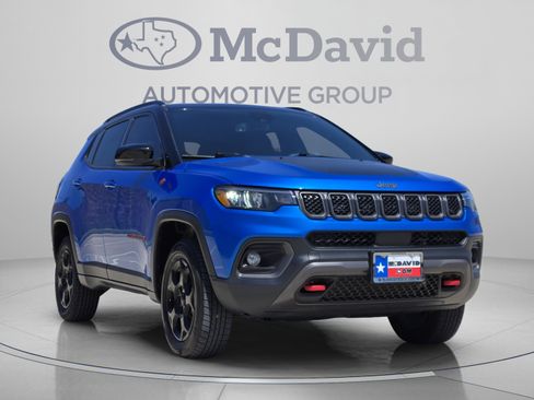 Used 2023 Jeep Compass Trailhawk w/ Trailhawk Convenience Group AWD/4WD image 7