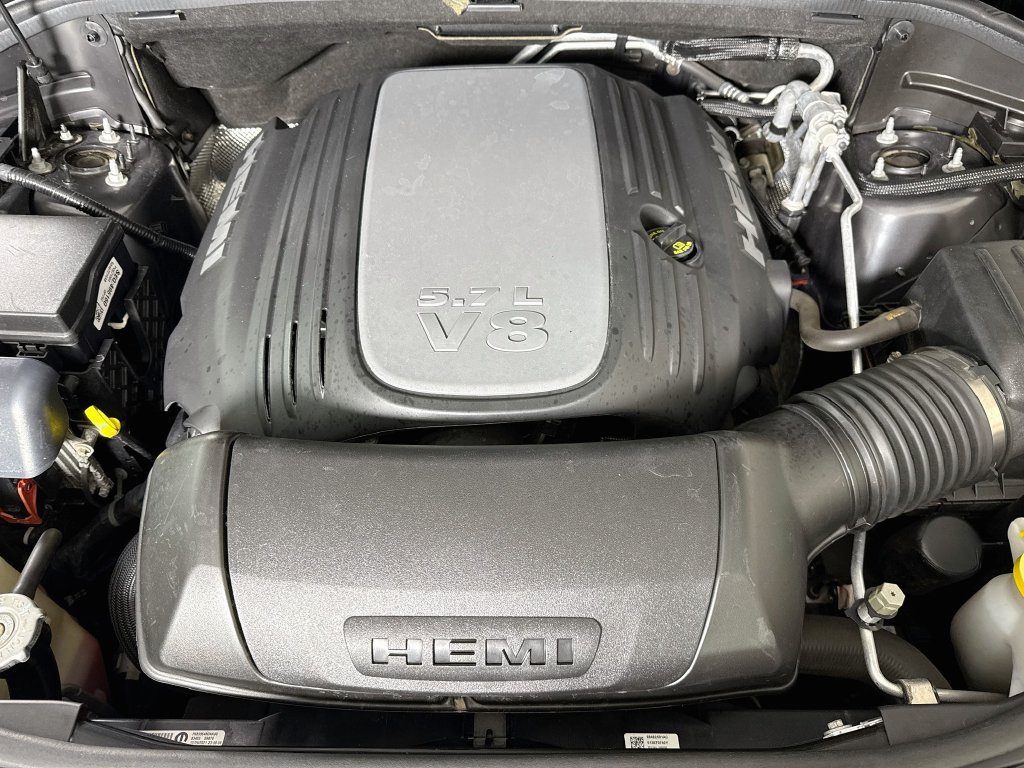 Used 2023 Dodge Durango R/T w/ Tow 'N Go Package AWD/4WD image 38
