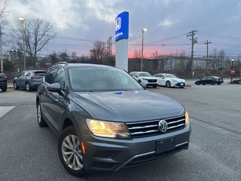 Used 2018 Volkswagen Tiguan SE w/ Panoramic Sunroof Package image 1