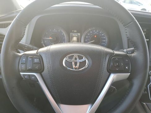 Used 2015 Toyota Sienna XLE image 11