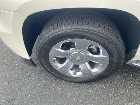 Used 2015 Chevrolet Suburban LTZ image 10