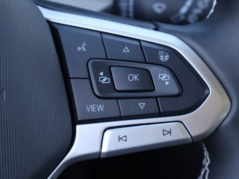 New 2026 Volkswagen Taos SE image 17