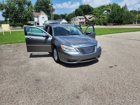 Used 2012 Chrysler 200 Touring FWD image 7