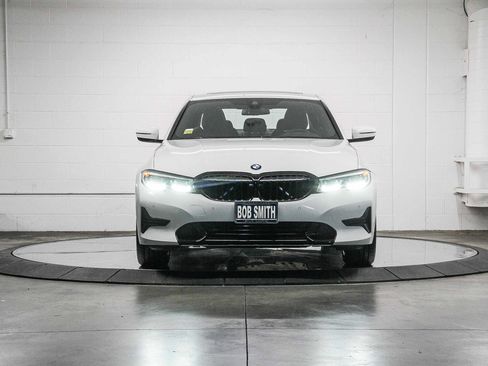 Used 2021 BMW 330i Sedan w/ Convenience Package RWD image 2